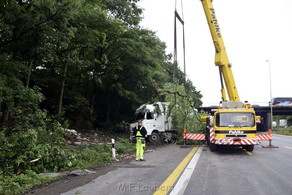 Schwerer VU A 3 Rich Oberhausen Hoehe AK Leverkusen P420.JPG - Miklos Laubert